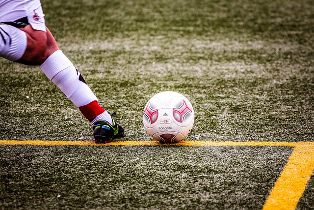 东契奇谈与老詹摊牌，雷迪克固执难改！老詹创3项纪录，一人值得重用.